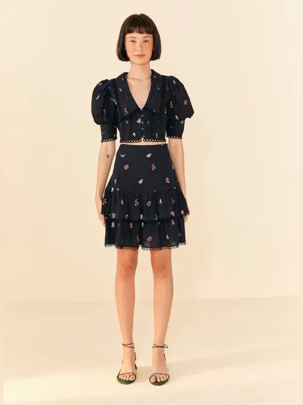 FARM RIO ZODIAC PUFF SLEEVE CROP BLOUSE - Picture 2 of 5